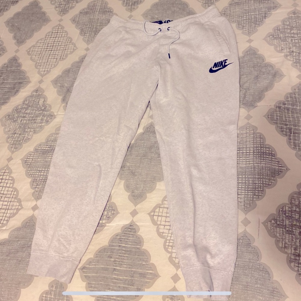 Nike Women’s jogger sweatpants